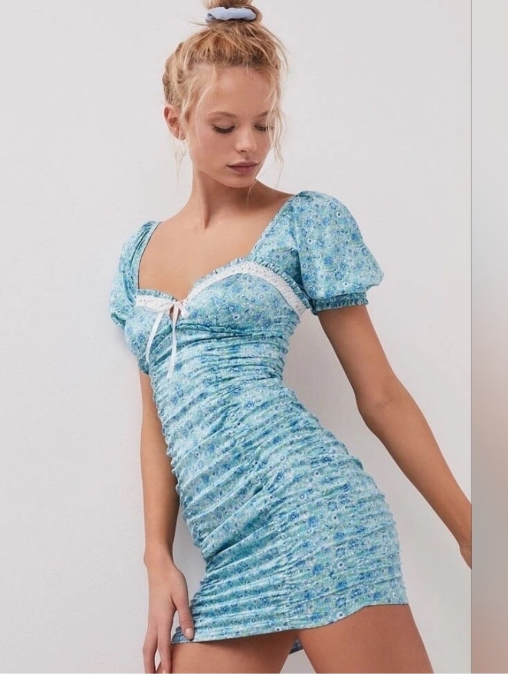 For love and lemons Blue Floral Puff-Sleeve Ruched Dress